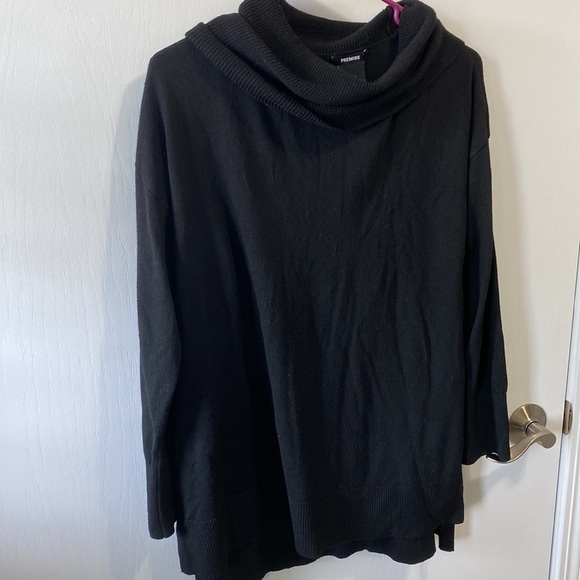 PREMISE Sweater Turtle Neck Black - Picture 2 of 6